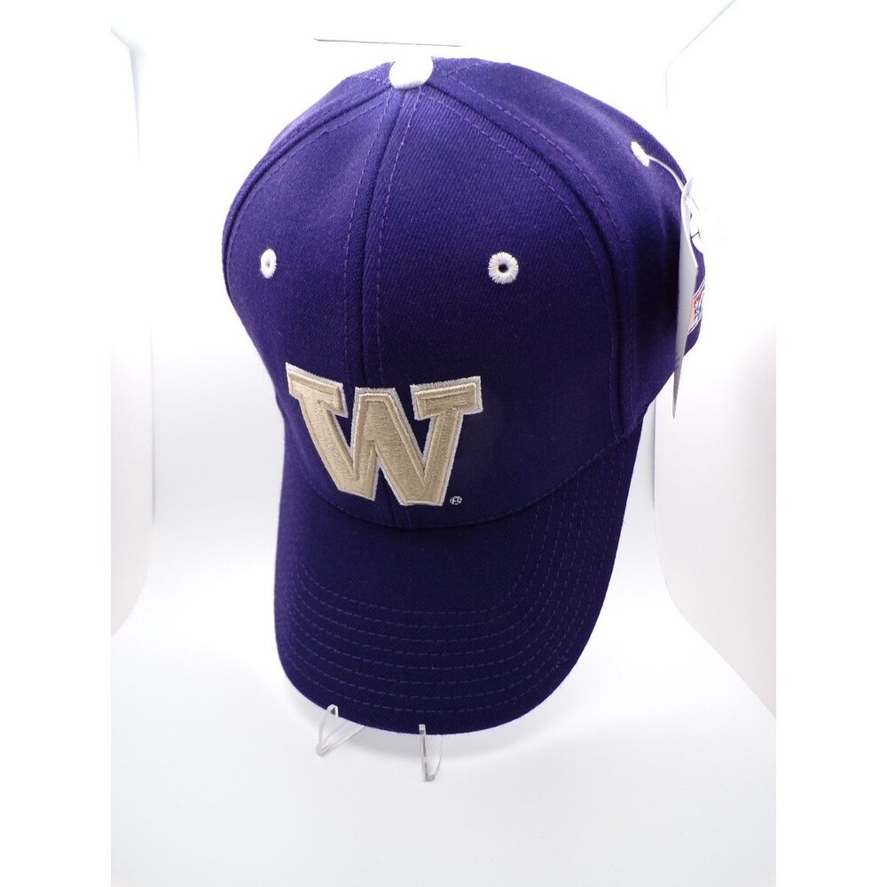 The Game UW Men's Purple Fitted Baseball Cap W Logo Size 7 1/4